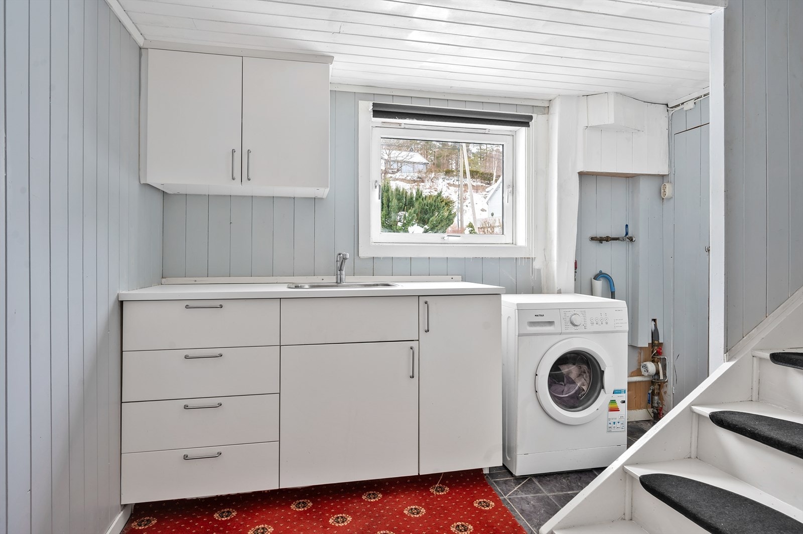 Praktisk vaskerom i kjeller. Galleribilde