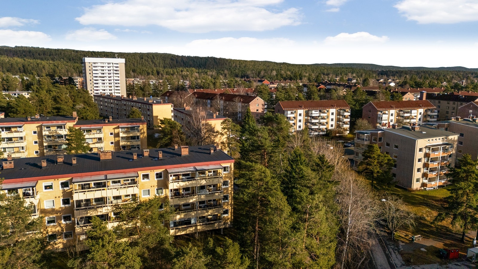 Området er barnevennlig, rolig og solrikt. Fra boligen er kort vei til alt man trenger i hverdagen Galleribilde