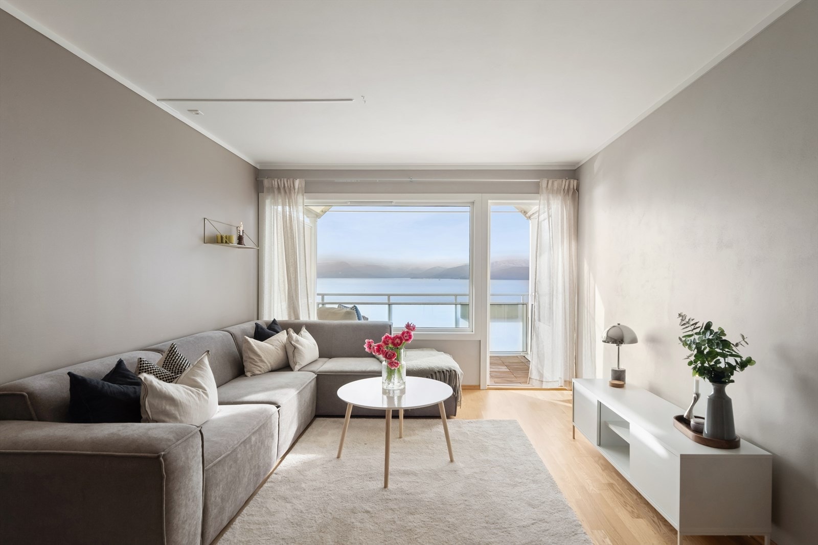 Naturlig sone for møblering av TV-/sofasonen. I felleskostnadene er fiber inkludert. Galleribilde