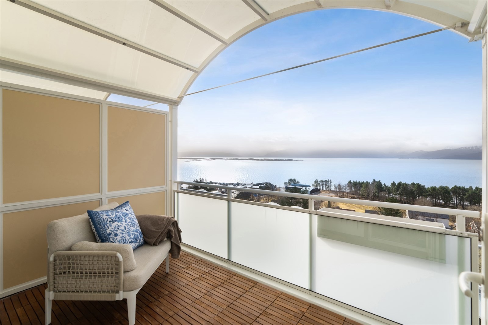 Velkommen til Skrenten 7 - en attraktiv leilighet med innflyttingsklar standard og en rekke ettertraktede kvaliteter! Galleribilde