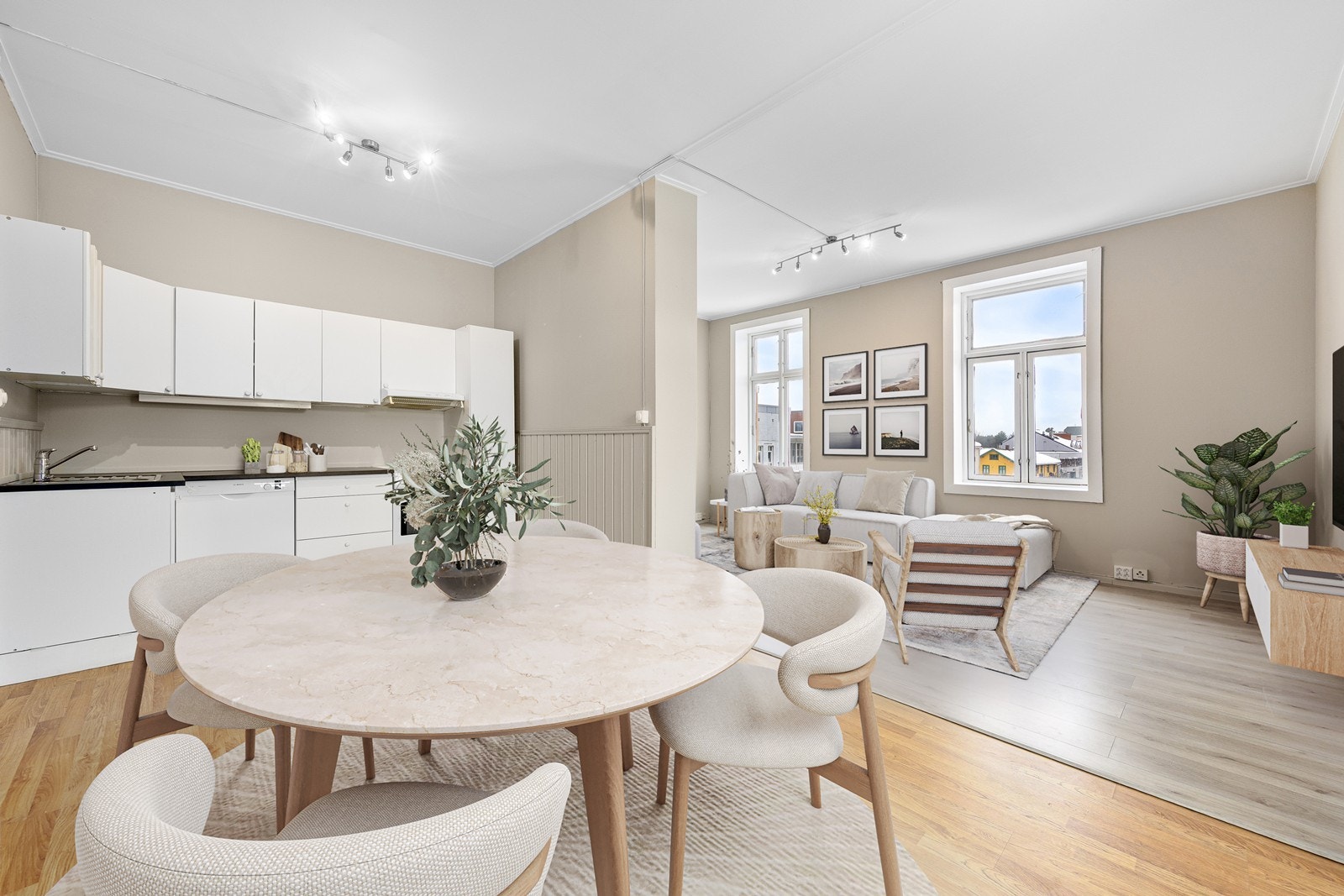 Dette er en romslig 3-roms selveierleilighet med stort potensial og oppussingsbehov, sentralt i Vikersund sentrum. (Bildet er digitalt stylet) Galleribilde