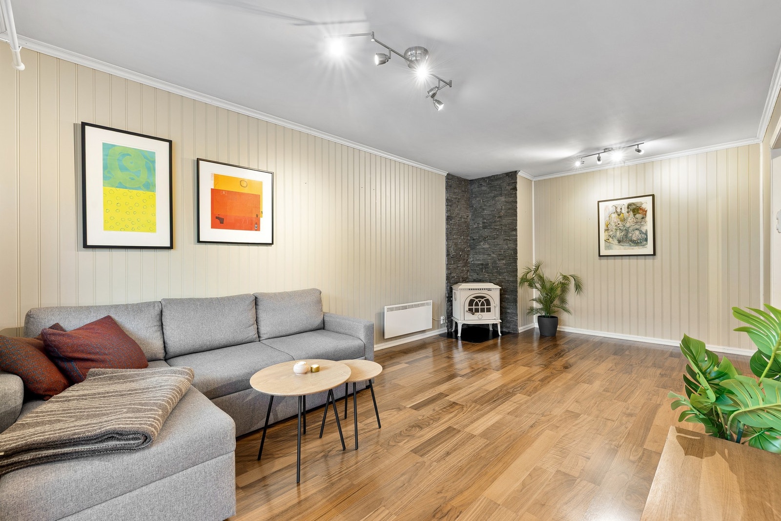 En lys og tiltalende 3-roms leilighet med moderne standard Galleribilde