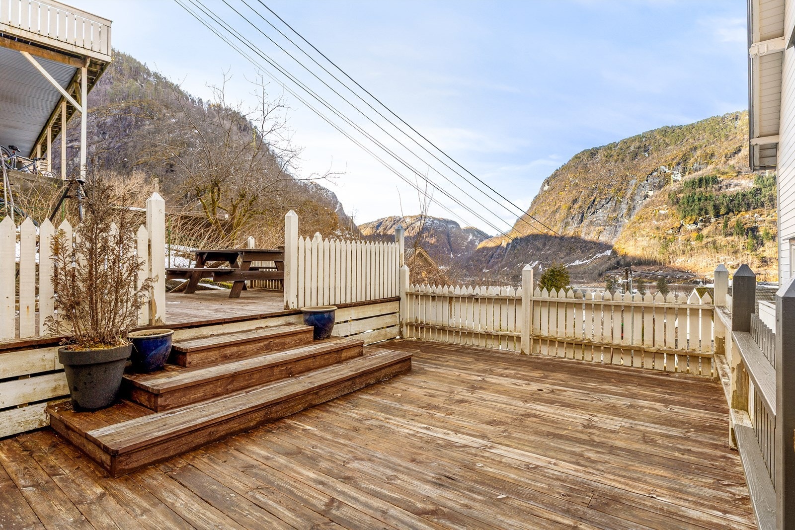 Stor terrasse med fin utsikt. Galleribilde