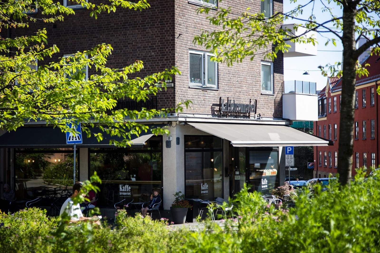 Det populære Kaffebrenneriet er et naturlig stoppested for en god kopp kaffe og noe godt å bite i. Galleribilde