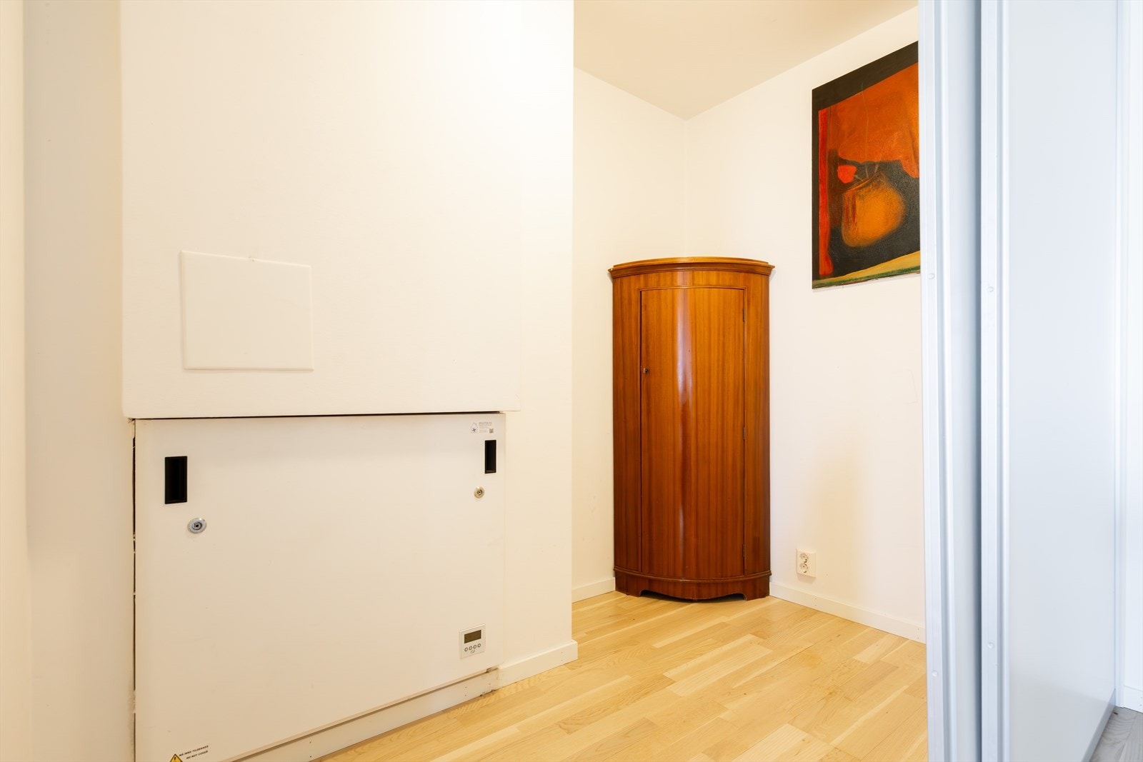 Romslig og praktisk innvendig bod. Galleribilde