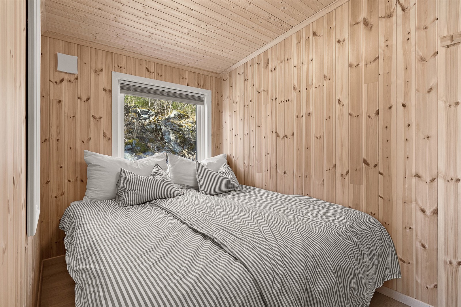 I HYTTA ER det fem soverom med til sammen 8 sengeplasser. Galleribilde