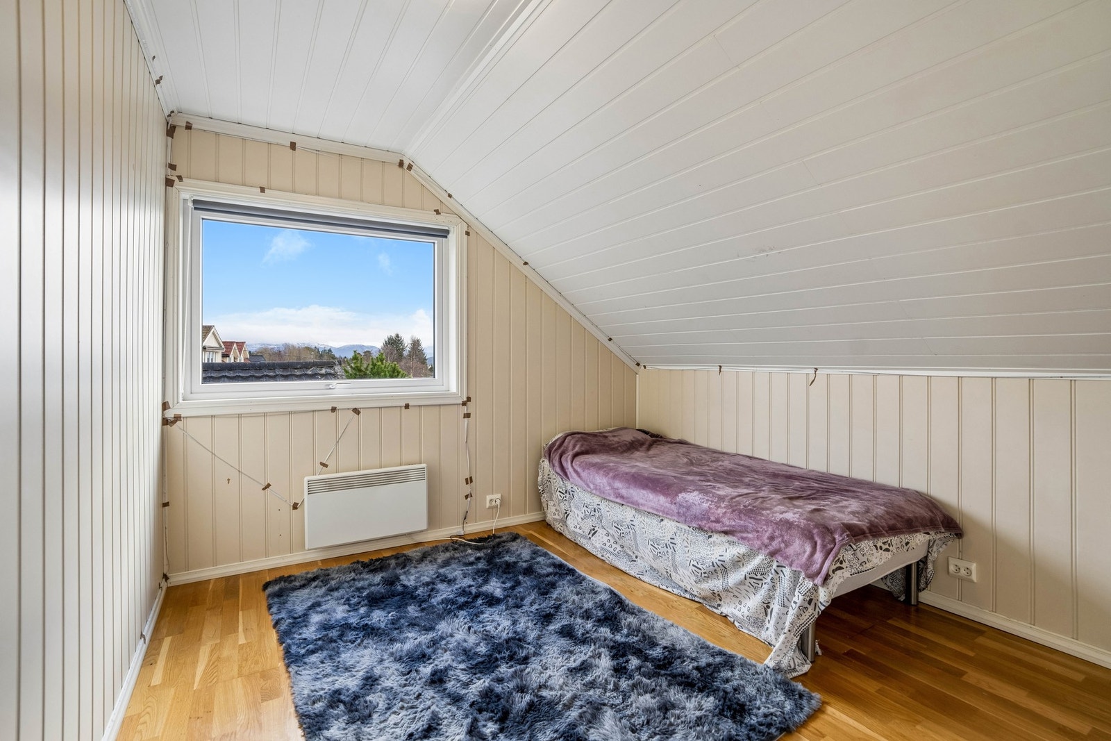 Soverom med fleksible møbleringsmuligheter. Galleribilde