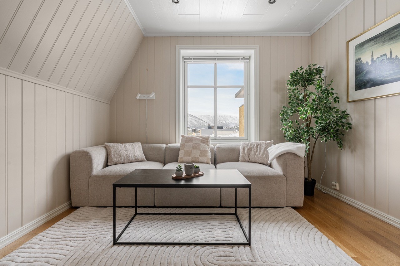 Nydelig leilighet med 2 soverom. Her kan man leie begge leilighetene i bygget og få 4 soverom! Galleribilde