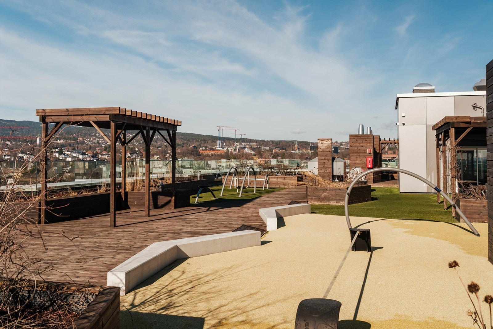 Her er det innredet med både sittegrupper og grill. Det er også vinterhager hvor det er mulig å reservere for private sammenkomster. Galleribilde