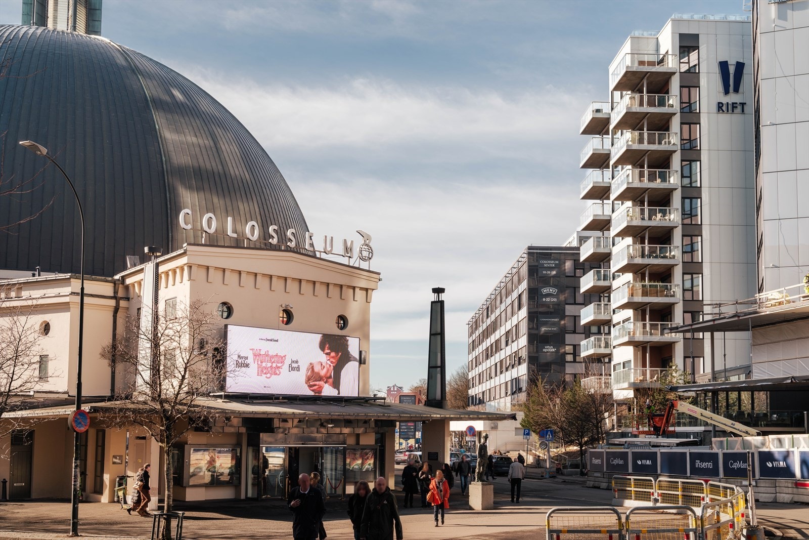 Fridtjof Nansens vei 5B kombinerer det beste fra to verdener, en skjermet og tilbaketrukket atmosfære, samtidig som du har umiddelbar nærhet til byens pulserende tilbud. Galleribilde