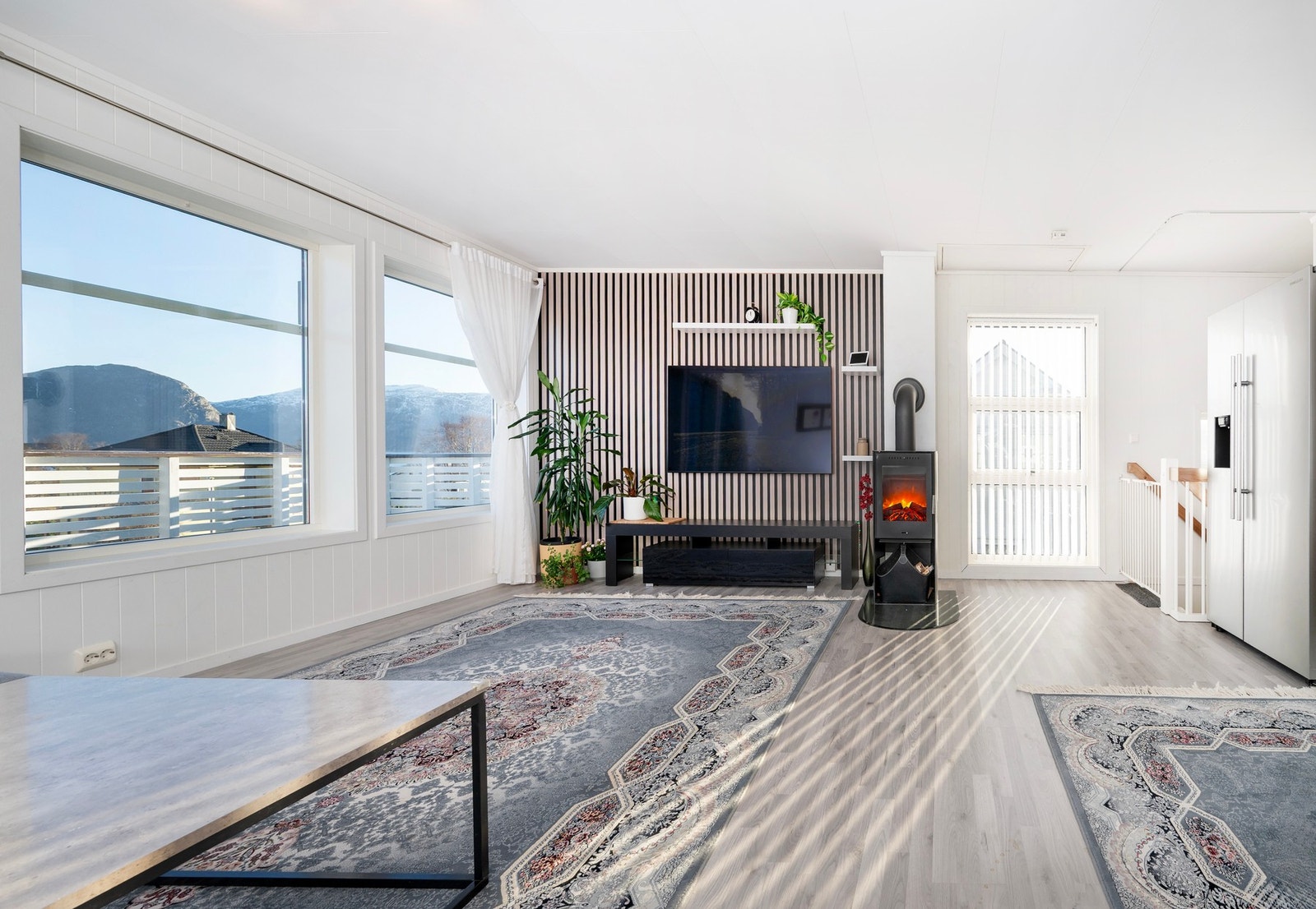 Vedovn på stue som sikrer både varme og hygge. Galleribilde