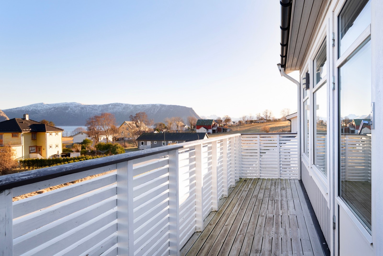 Veranda med adkomst fra stue i 2. etasje. Galleribilde