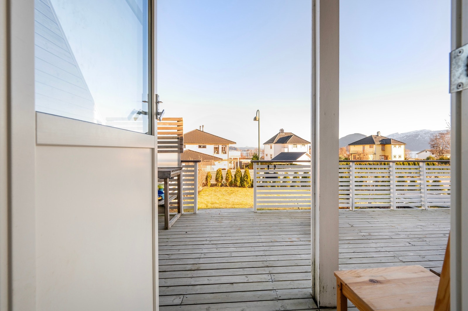 Fra hovedsoverom er det adkomst ut til stor terrasse. Galleribilde