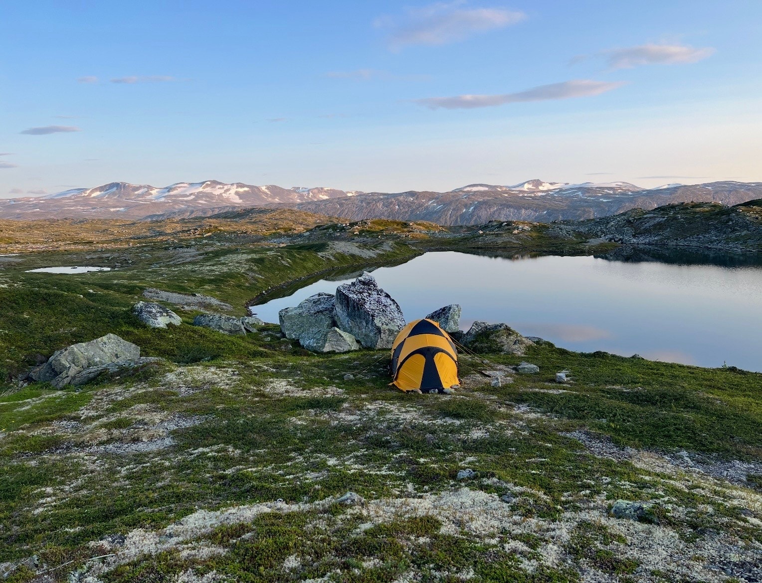 Selgers bilde - Gode muligheter for telting og friluftsliv med svært fin utsikt. Galleribilde
