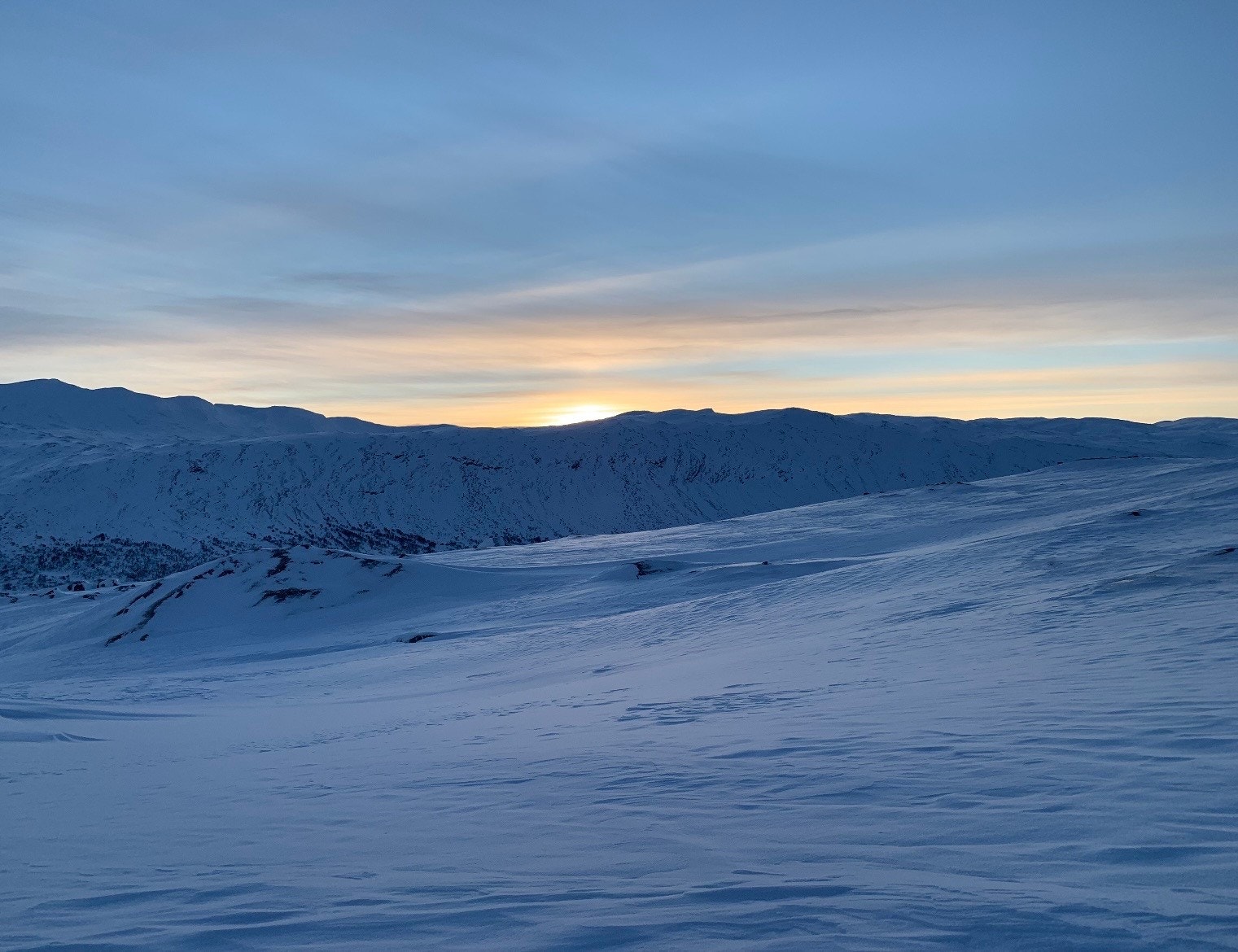 Selgers bilde - Fjellandskapet byr på magiske solnedganger. Galleribilde