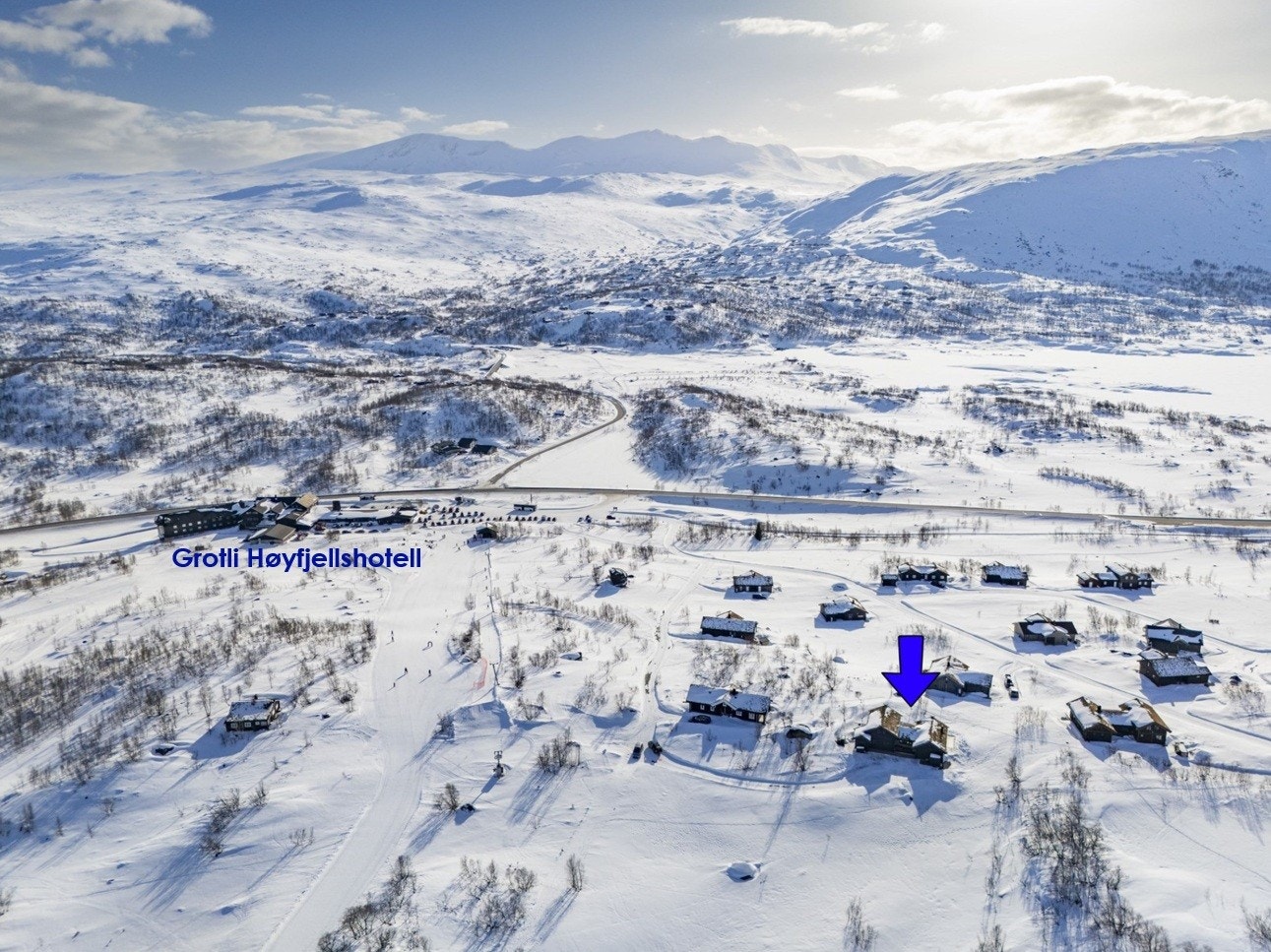 Hytten ligger i umiddelbar nærhet til Grotli Høyfjellshotell. Her kan man nyte et godt måltid. Galleribilde