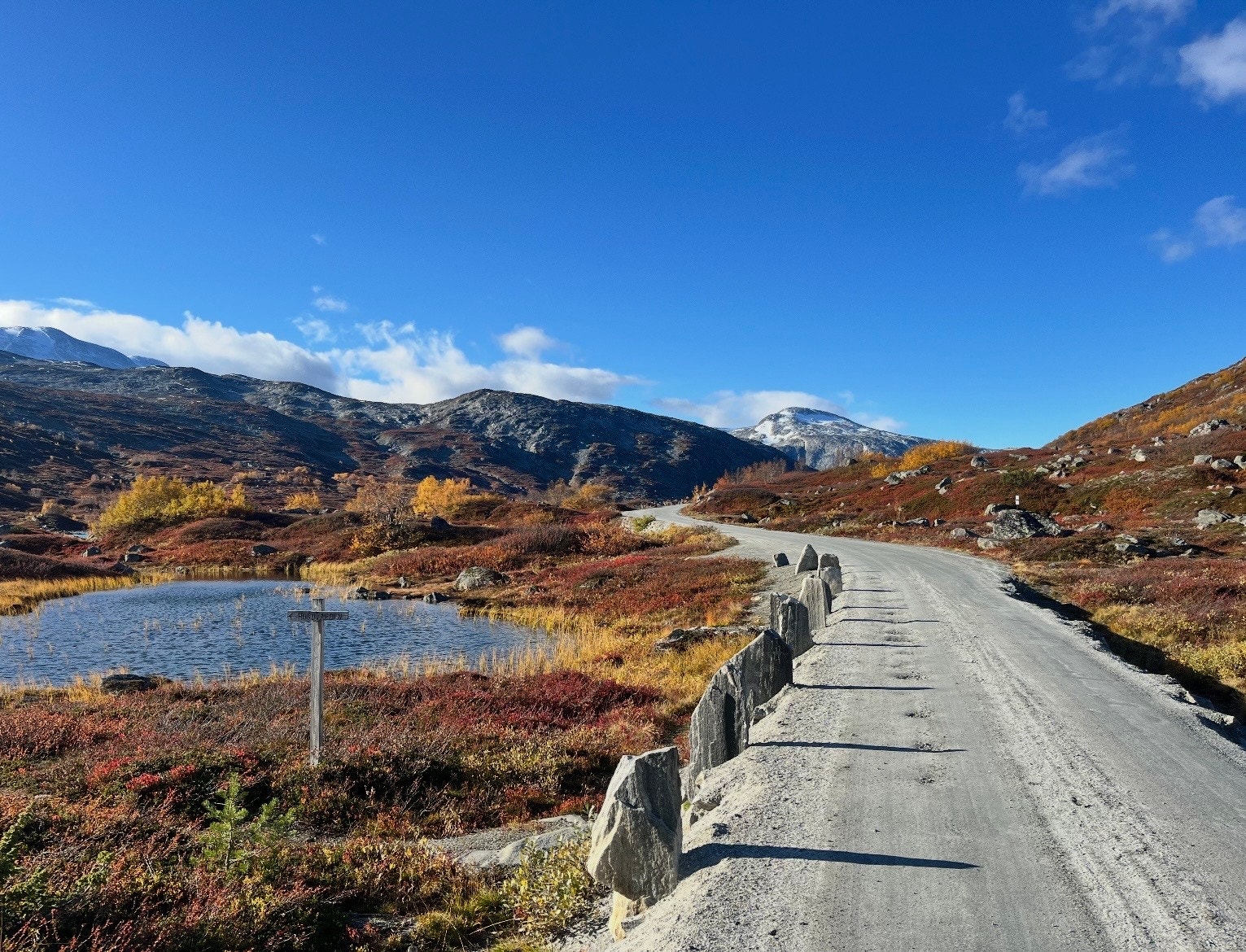 Selgers bilde - Høsten farger landskapet i vakre nyanser og inviterer til turer i fjellet. Her Gamle Strynefellsvei. Galleribilde