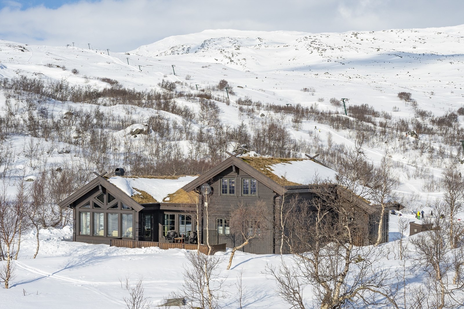 Eiendomsmegler1 Lillehammer og Gudbrandsdal v/Sara Løken ønsker velkommen til Kjerringhøvegen 13! Foto: Ivar Flagestad. Galleribilde
