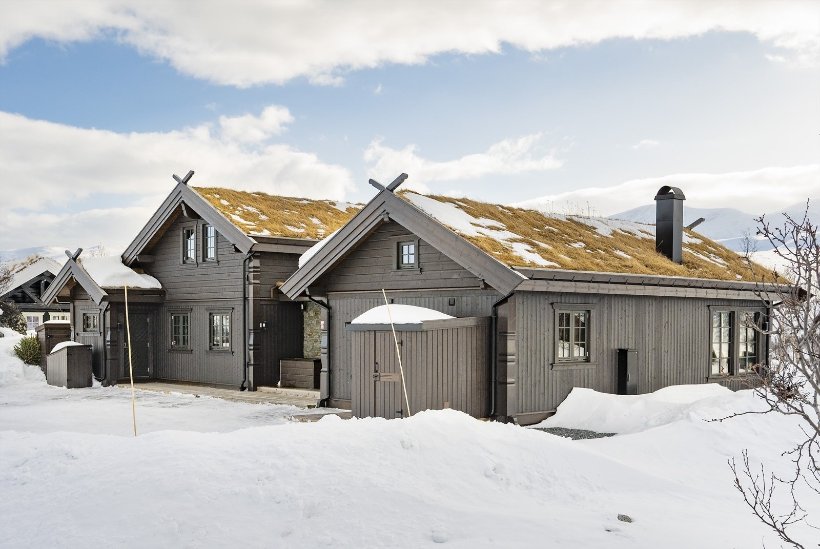 Hytten har en tradisjonell byggestil med moderne komfort. Galleribilde