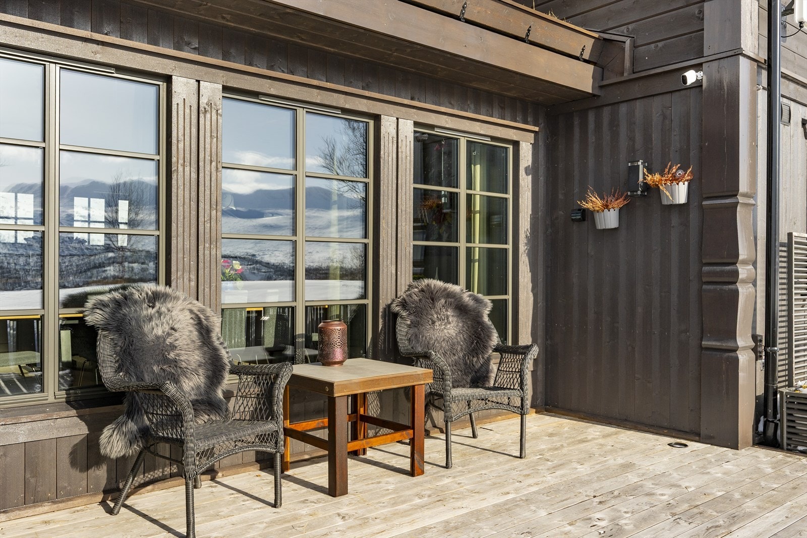 Her er det god plass til en sittegruppe for å nyte omgivelsene. Galleribilde