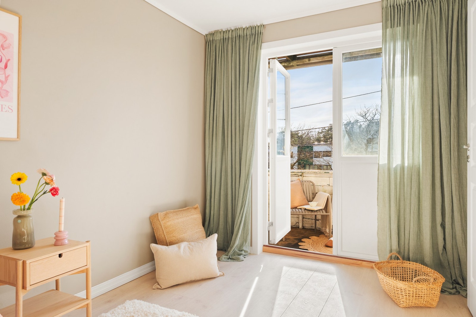 Dette soverommet har tilkomst til vestvendt balkong. Galleribilde