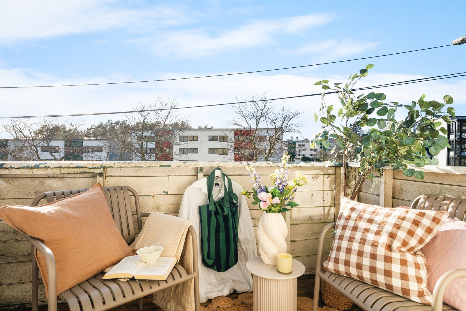 Vestvendt balkong med supre solforhold. Galleribilde