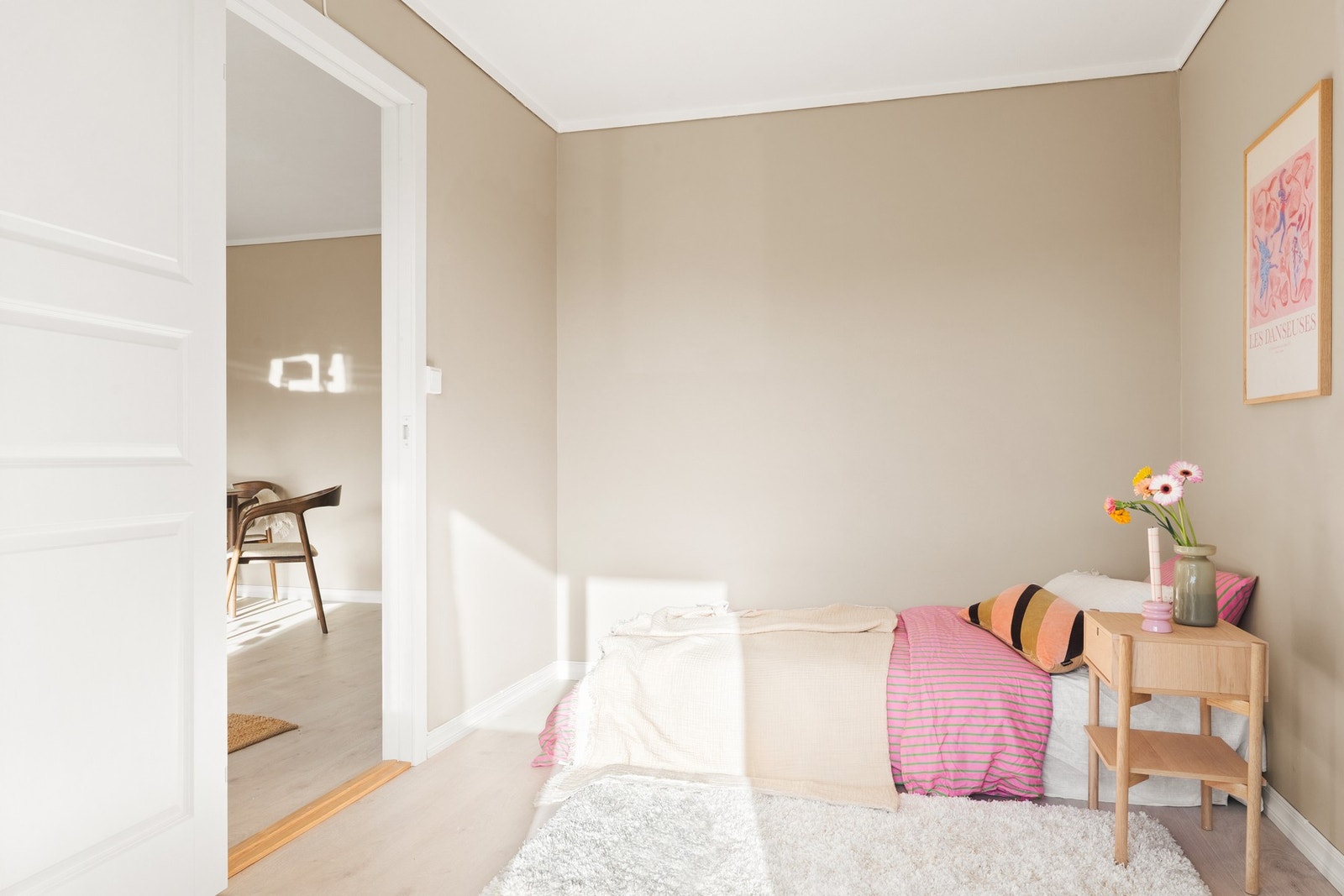 Leiligheten har to soverom - Begge med plass til alt man behøver. Galleribilde