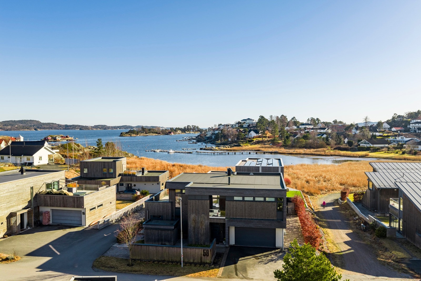 EIE eiendomsmegling ønsker velkommen til en lekker villa med nydelig beliggenhet Galleribilde