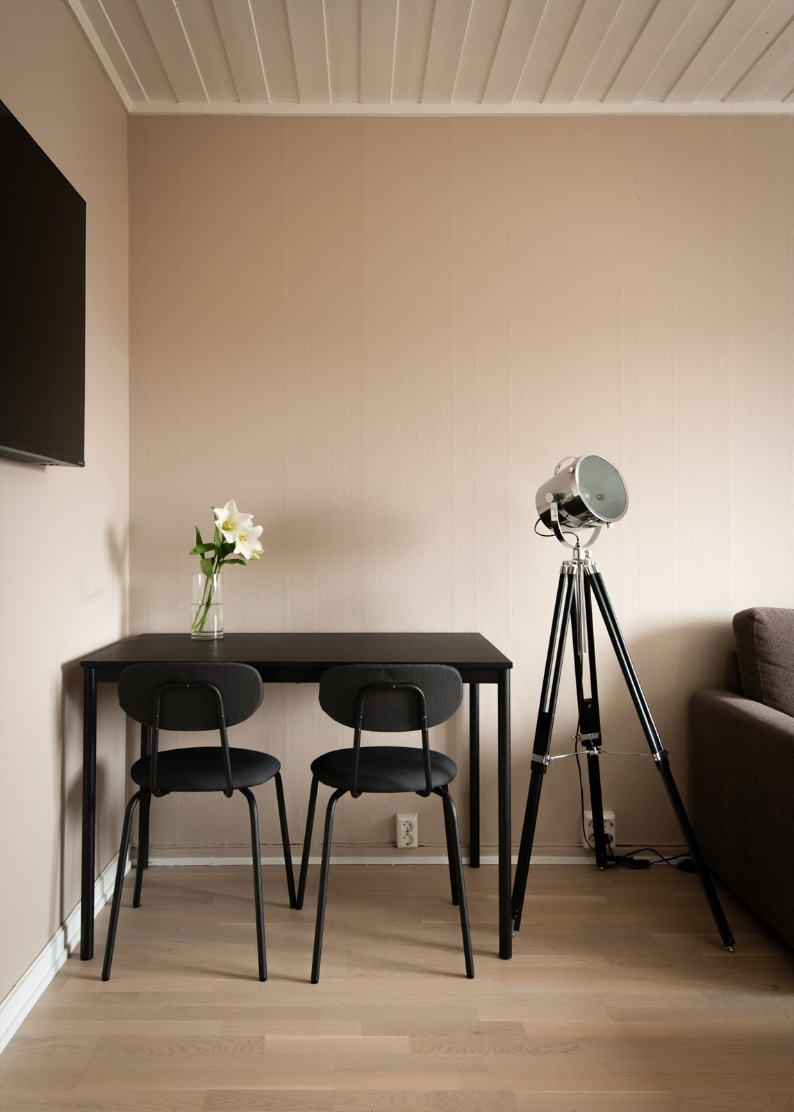 Plass til spiseplass ved stuen mot gangen i leiligheten. Galleribilde