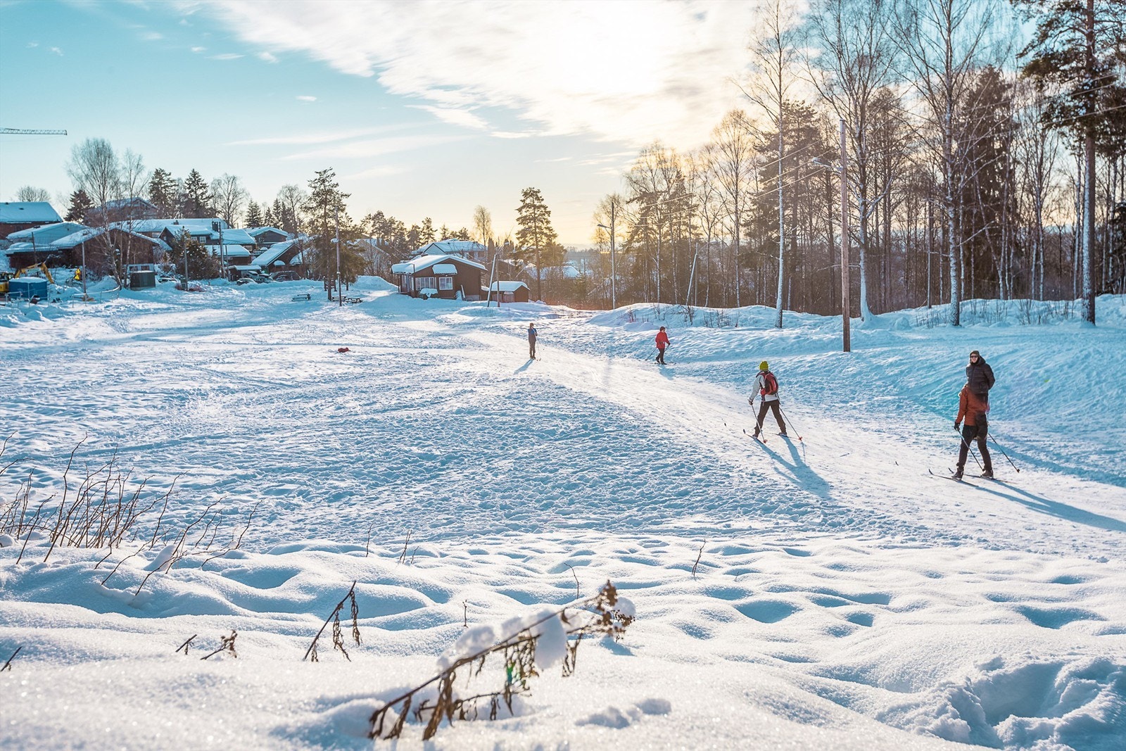 Langsetløkka er en populær nærmiljøpark med fotballbane, skiløyper, lekeplass og gode aktivitetsmuligheter for barn og unge. Galleribilde