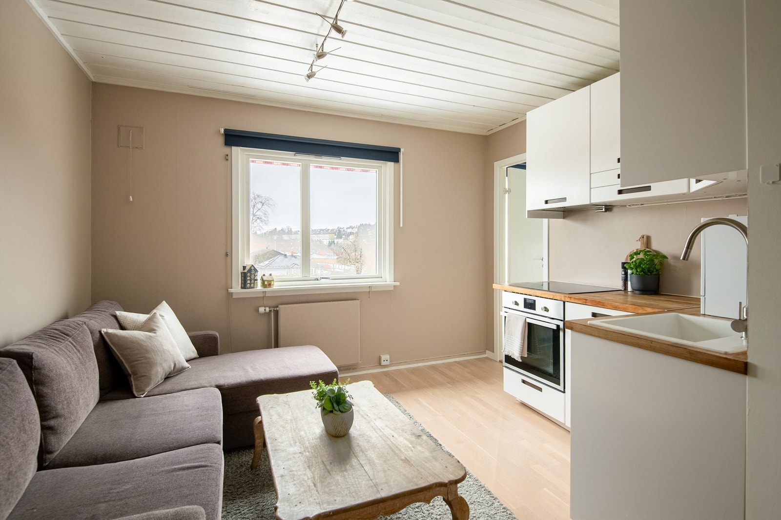 Velkommen til Sømveien 13A, presentert av Kamilla Kaptan v/ Eiendomsmegler Krogsveen. Foto: Lars Gartå Galleribilde