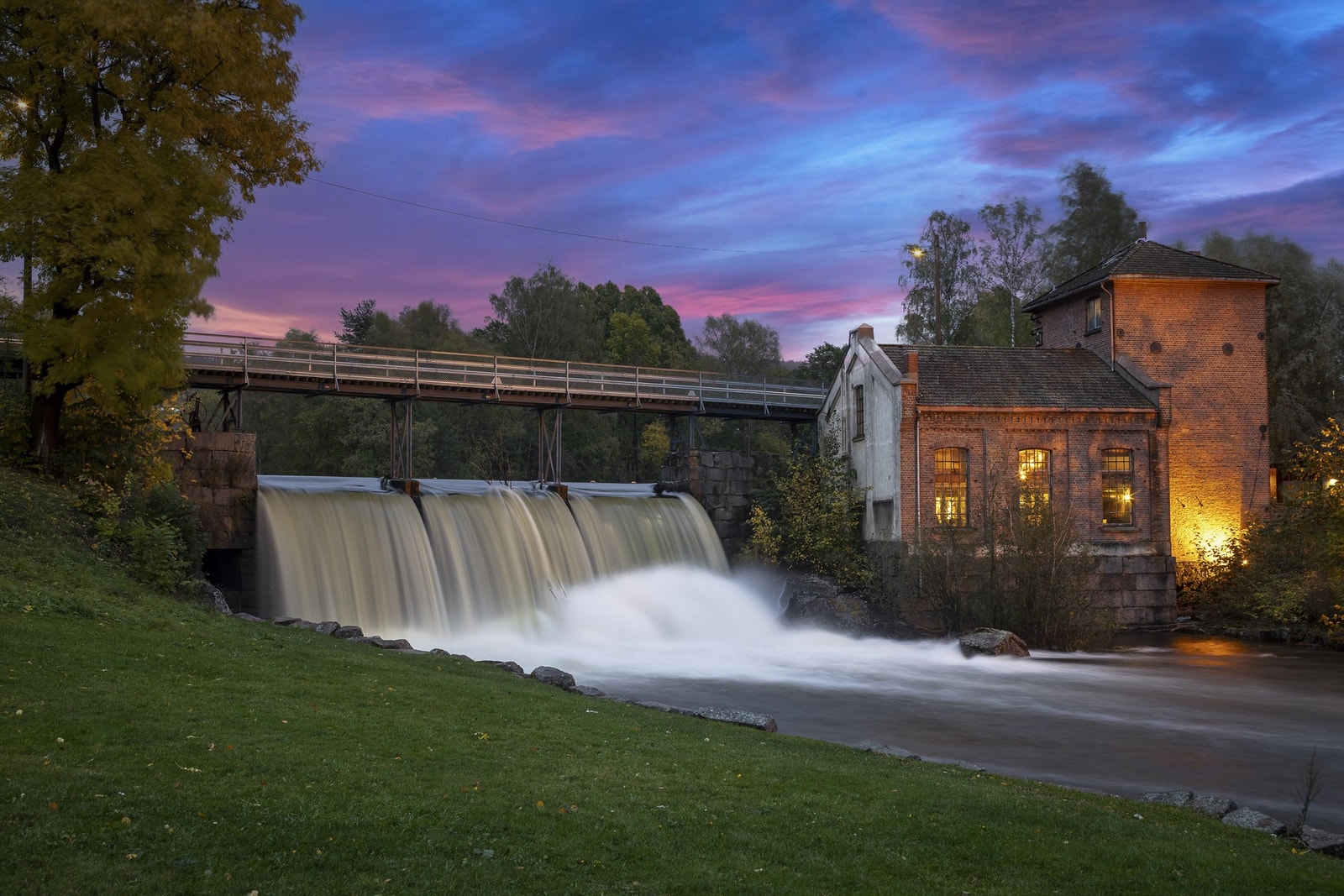 Sagadammen er et idyllisk vann i nærheten av Maridalen, populært for turer, bading og naturopplevelser året rundt. Galleribilde