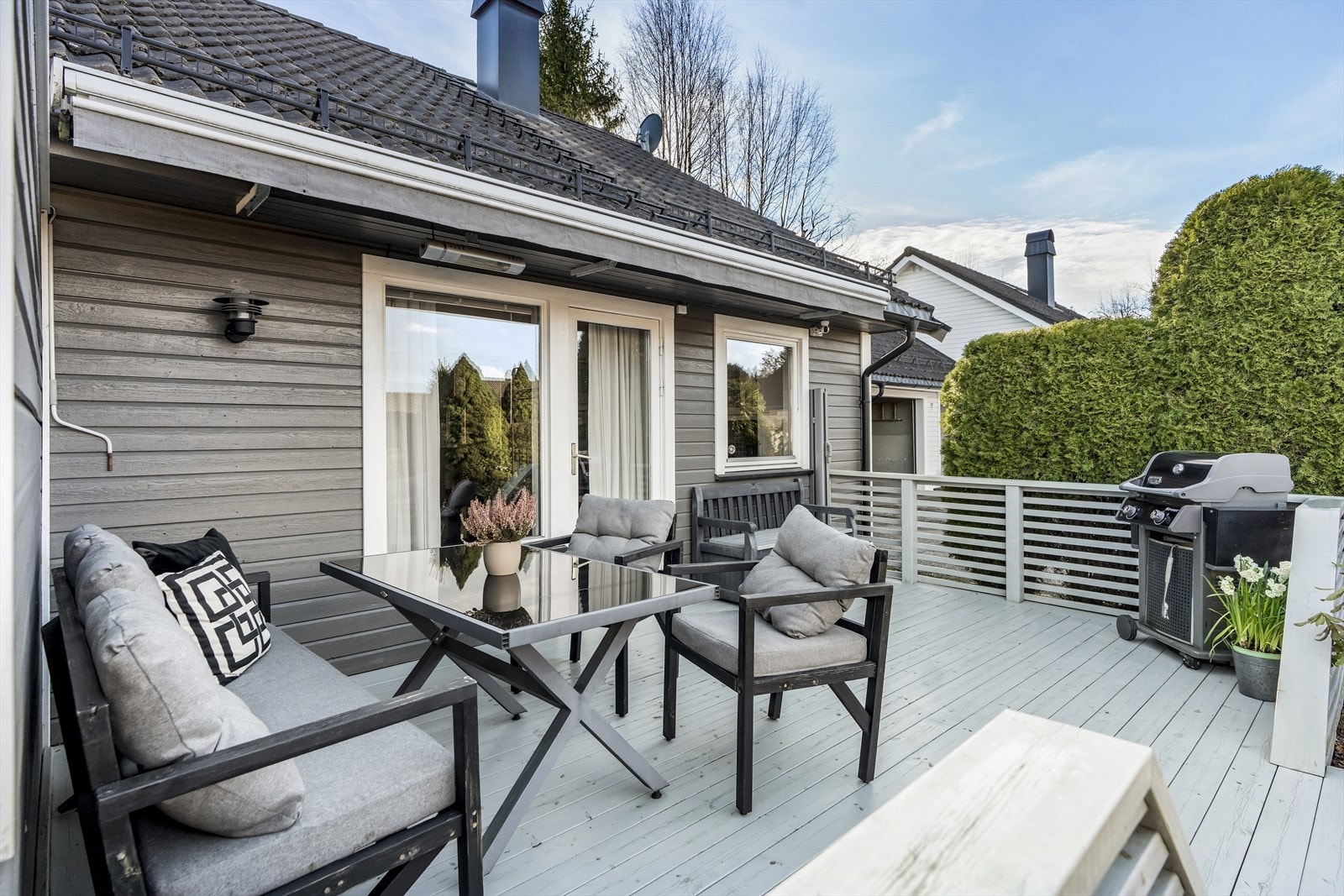 Her er det plass til flere sittegrupper, spisegruppe, grill m.m. Galleribilde