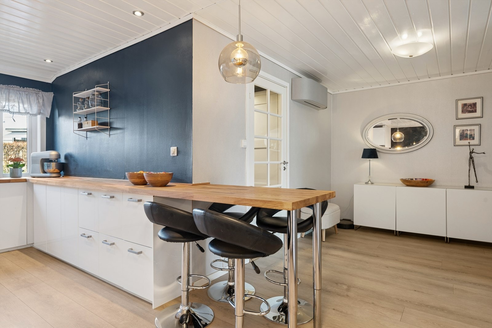 En snik titt på hva dere kan vente dere av et helt enestående og påbygget kjøkken - ren luksus! Galleribilde