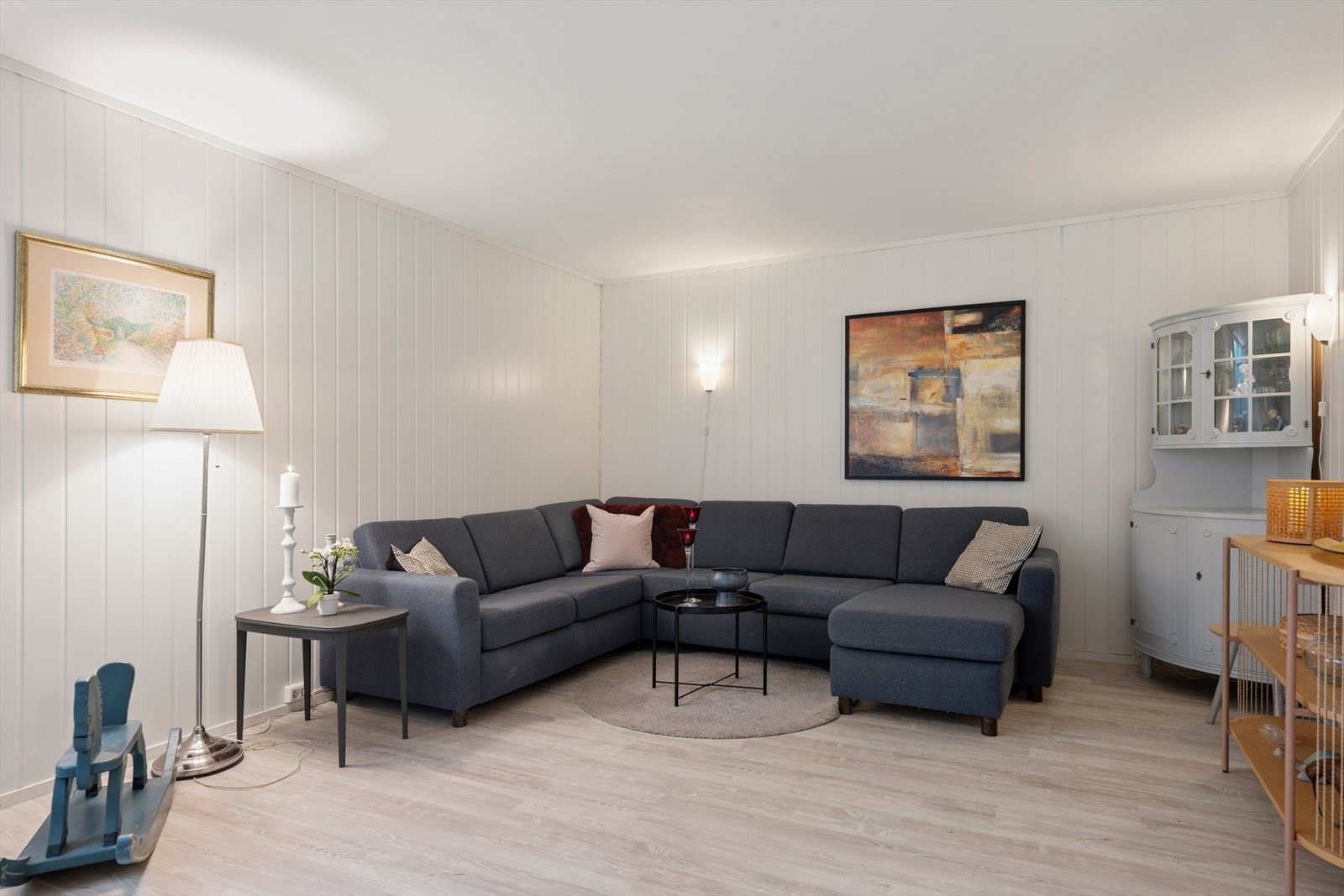 Rommet kan benyttes som en ekstra stue eller et femte soverom (dersom lettvegg oppføres i andre etasje) - baderommet ligger vegg i vegg sammen med et separat vaskerom og stor bod Galleribilde