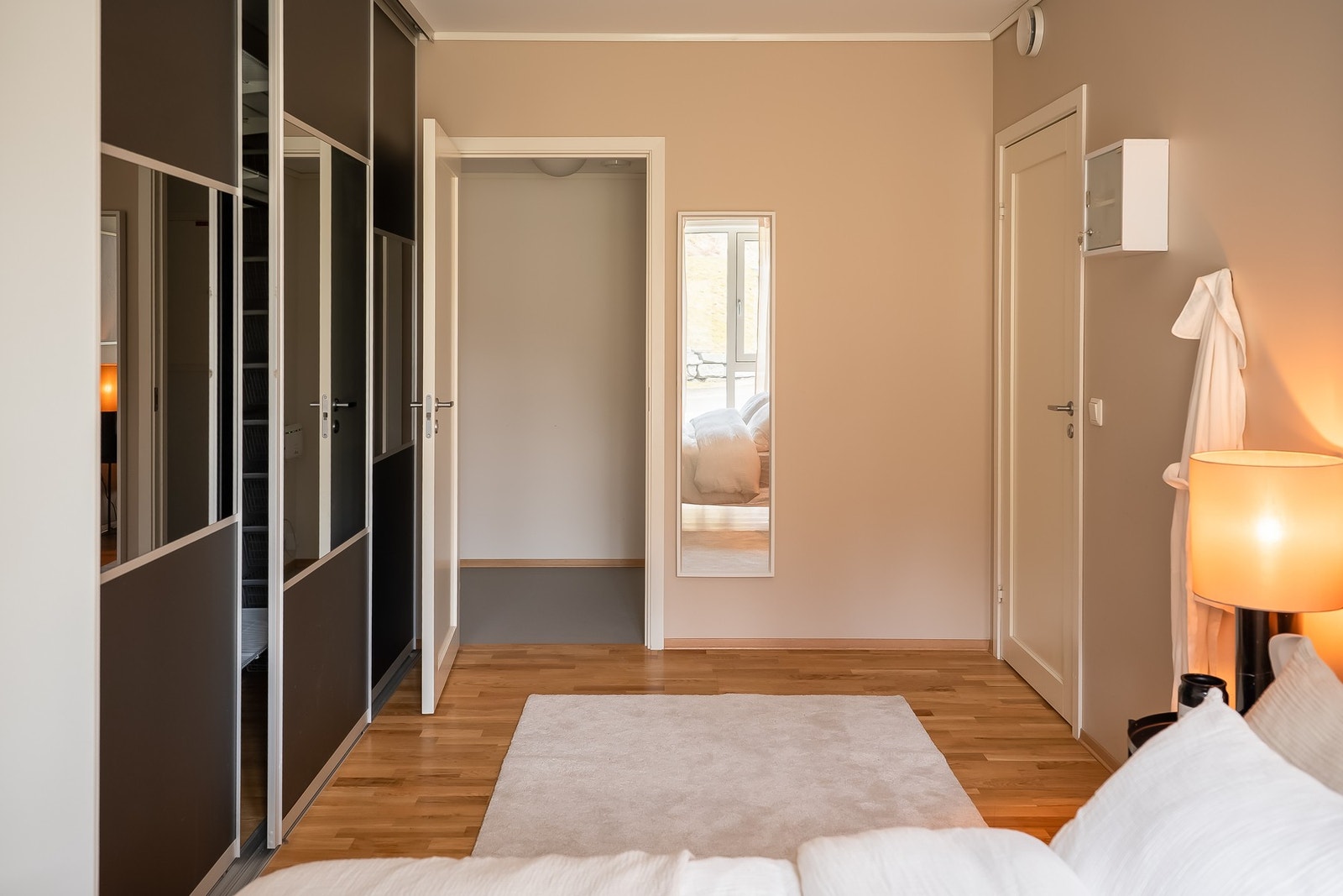 Fra soverom er det tilgang til bod, med muligheter for ekstra oppbevaringsplass. Galleribilde