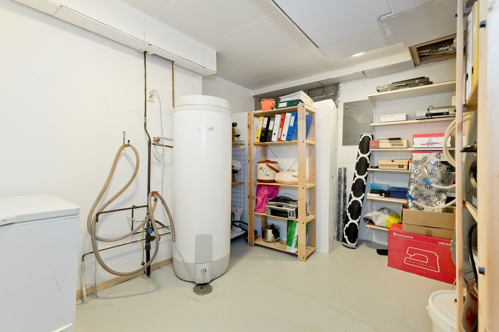 Praktisk bod med god plass til oppbevaring. Galleribilde
