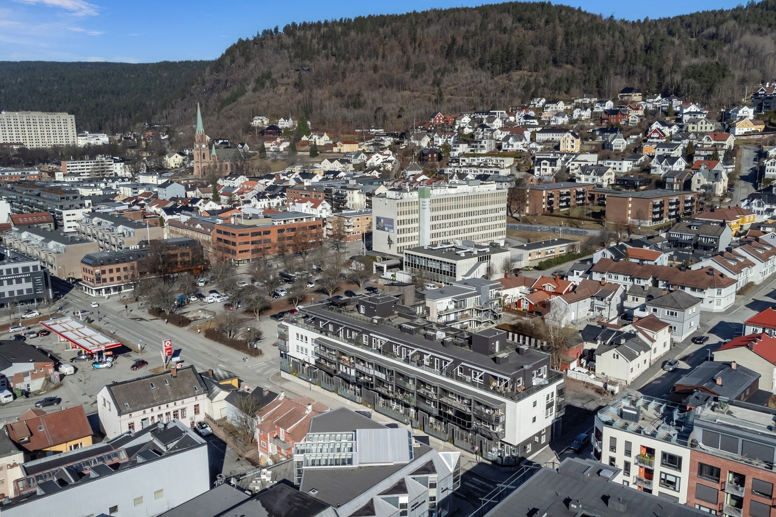 Gangavstand til sentrum hvor du har en rekke servicetilbud. Galleribilde
