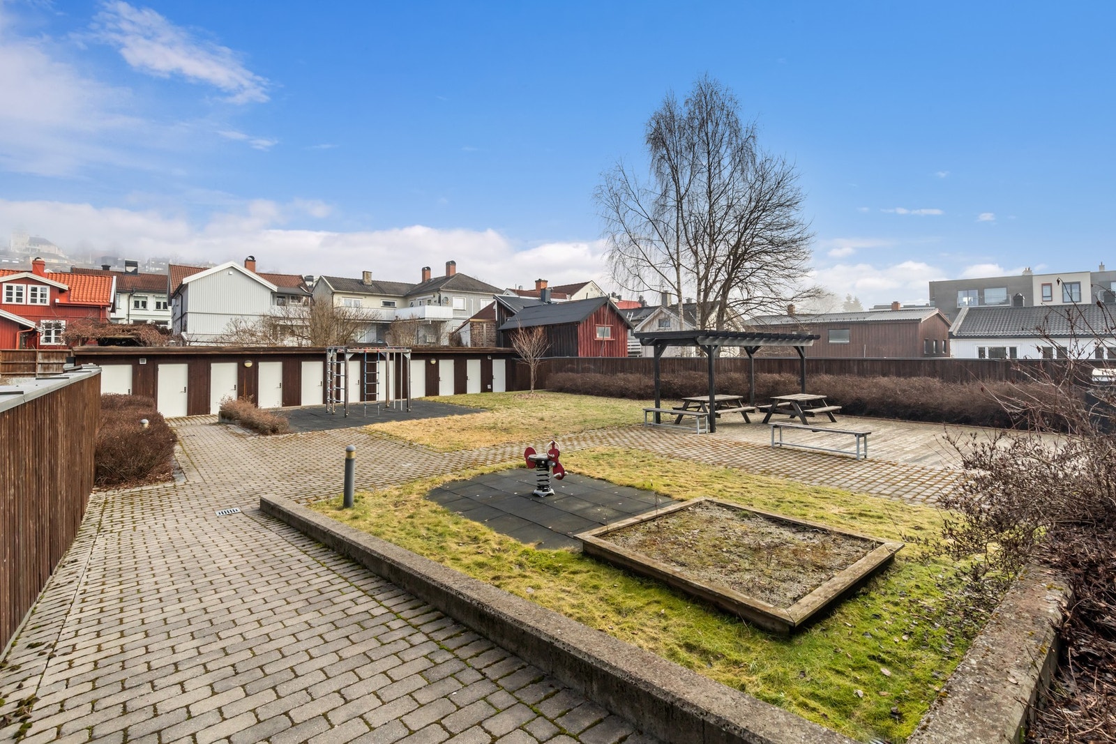 Bakgård Galleribilde