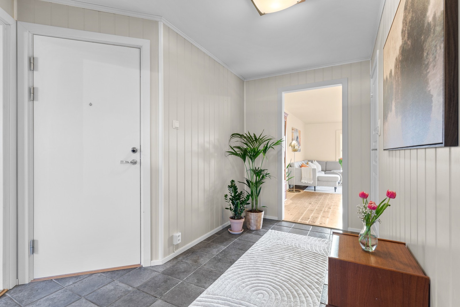 Leilighetens entré er romslig utformet med god plass for innredning etter behov. Galleribilde