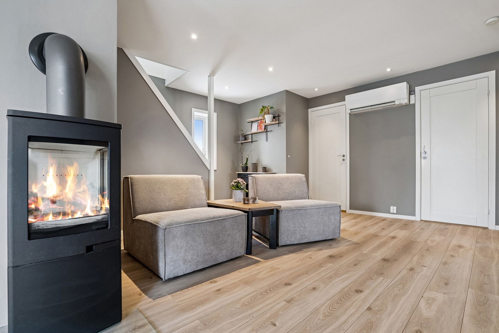 God standard og kvaliteter som varmepumpe og vedfyring. Galleribilde