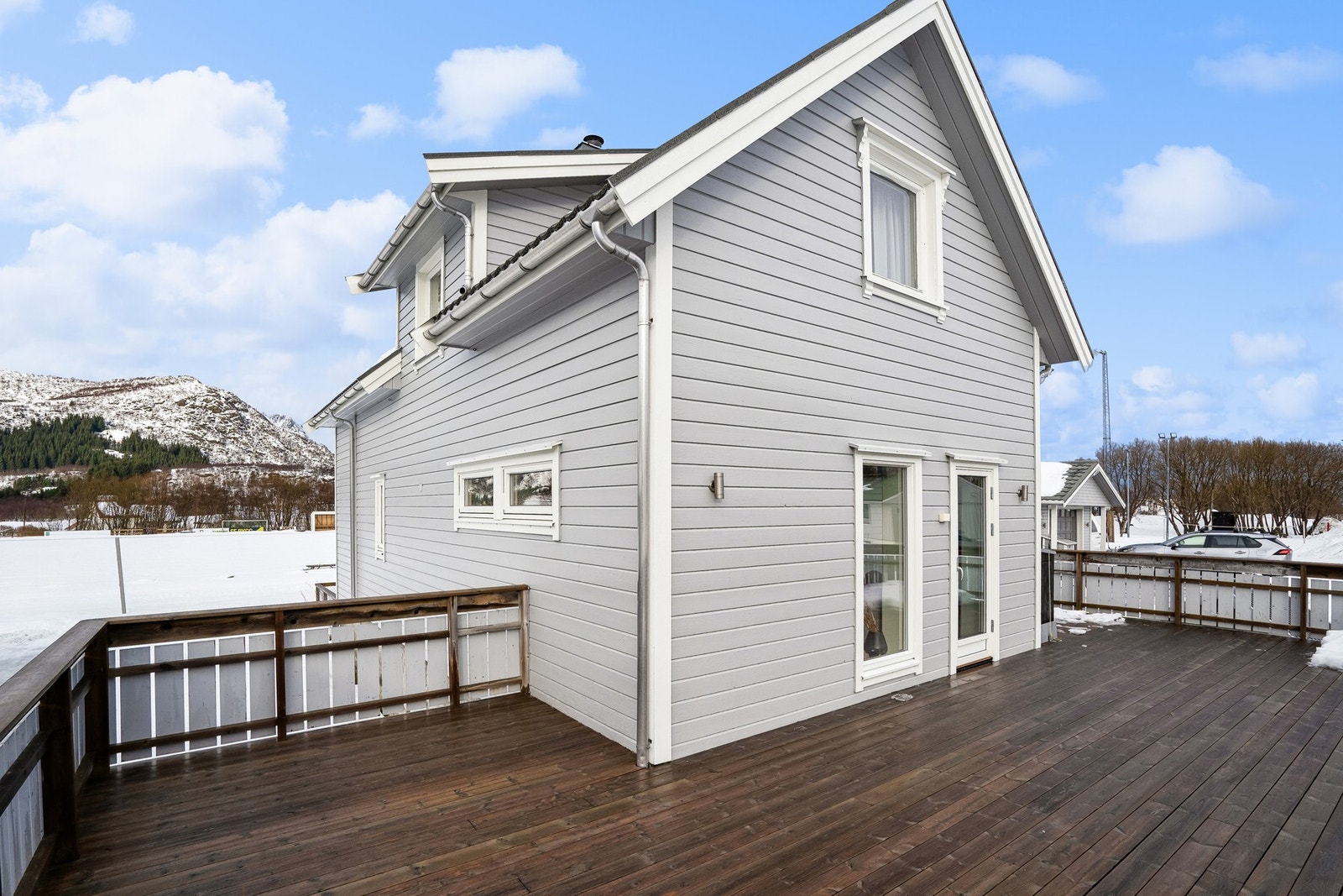 Her får du enkelt plass til det du måtte ønske av ute-møblement. Galleribilde