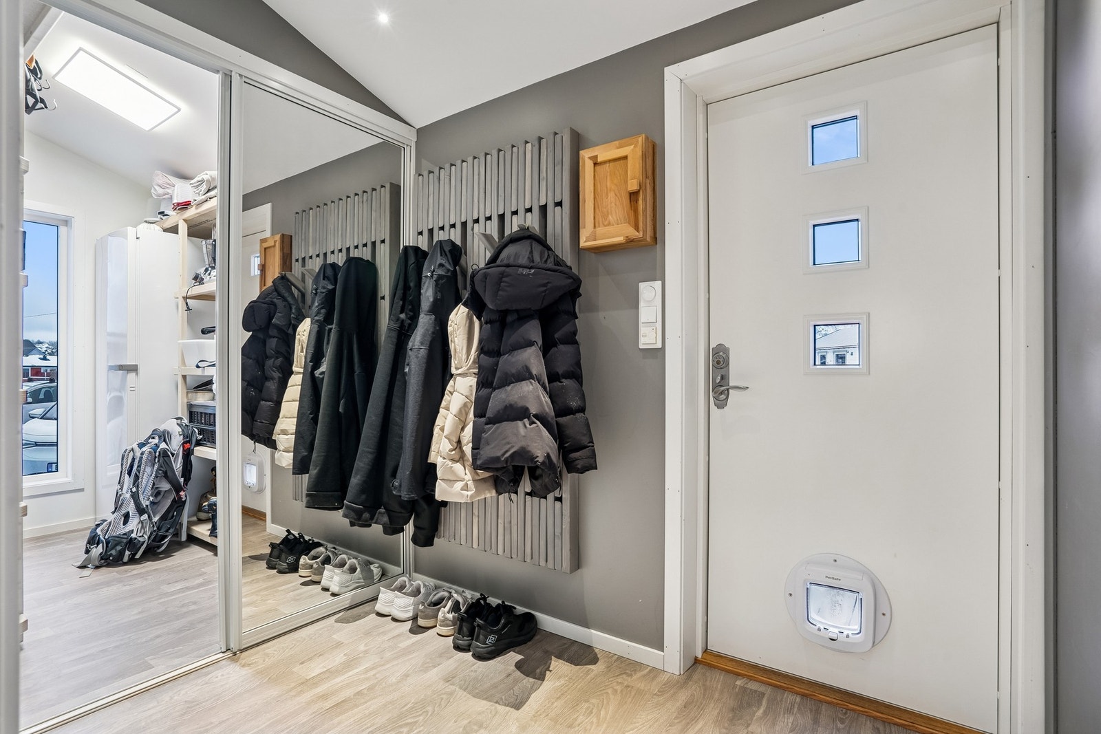 Gang, entré og bod. Galleribilde