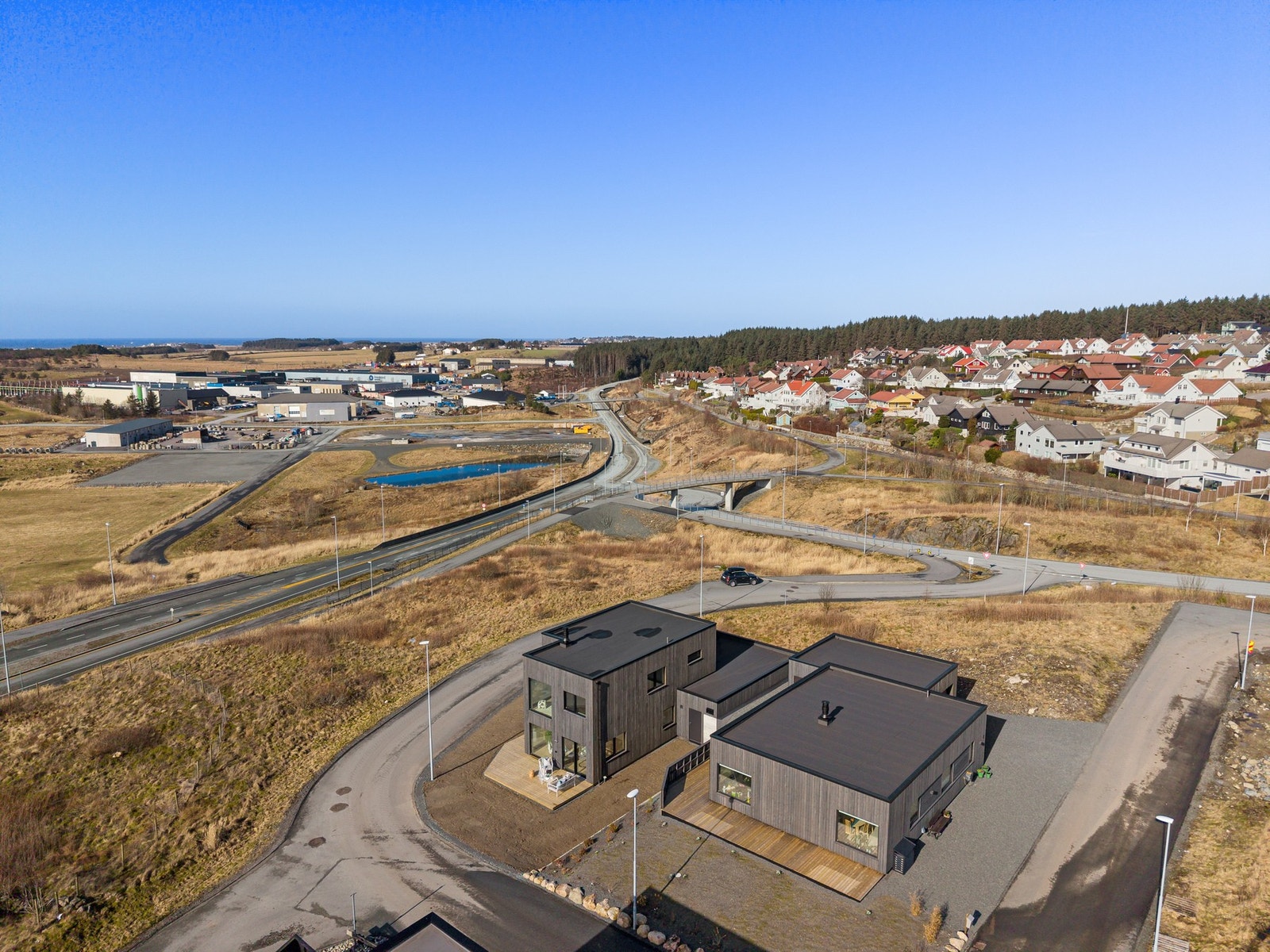 Eiendommen ligger flott til i Stokkalandsmarka! Galleribilde