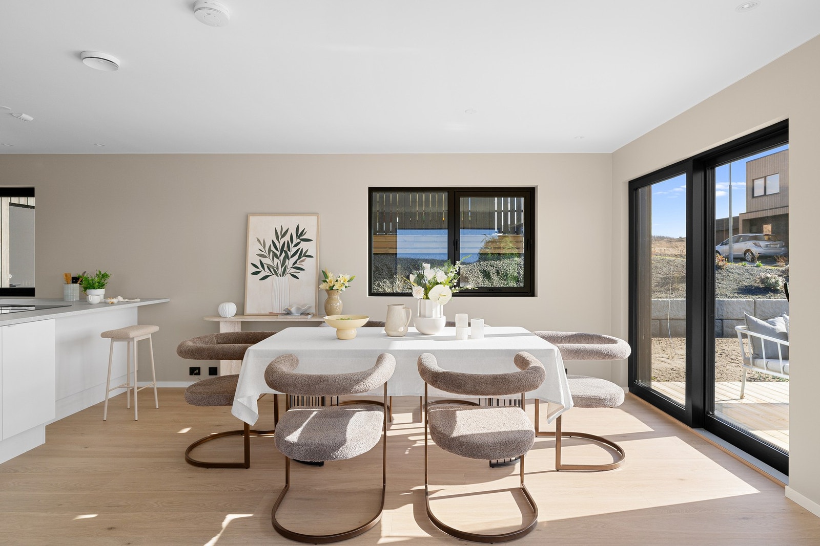 Dette skaper en naturlig forbindelse mellom oppholdsrommene. Galleribilde