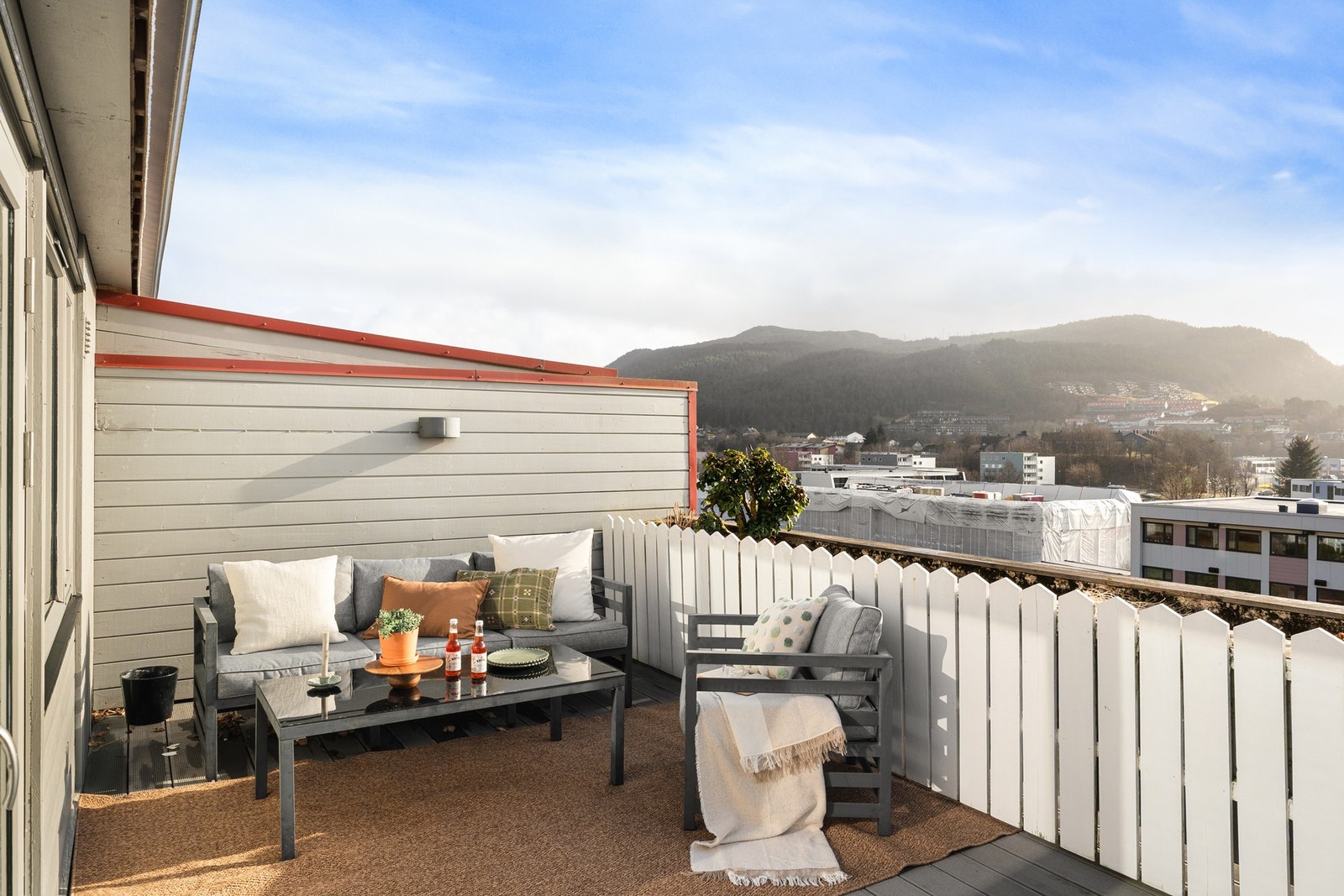 God plass til en solid sittegruppe. Galleribilde