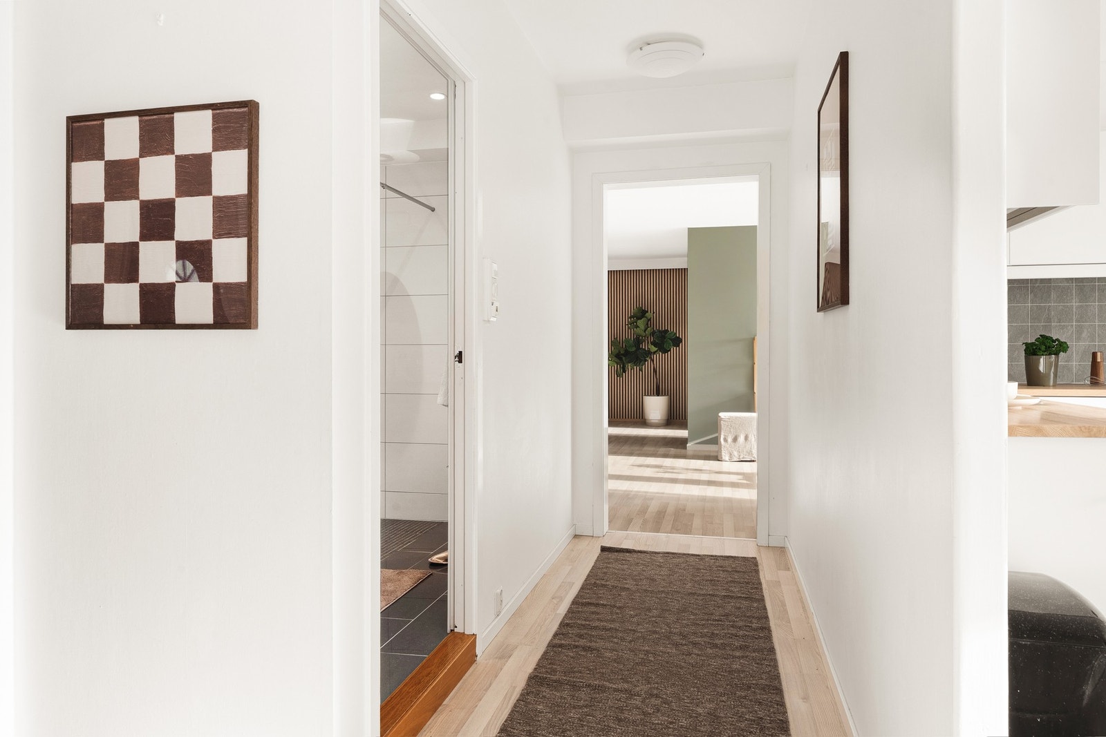 Vi beveger oss inn til kjøkkenet! Galleribilde