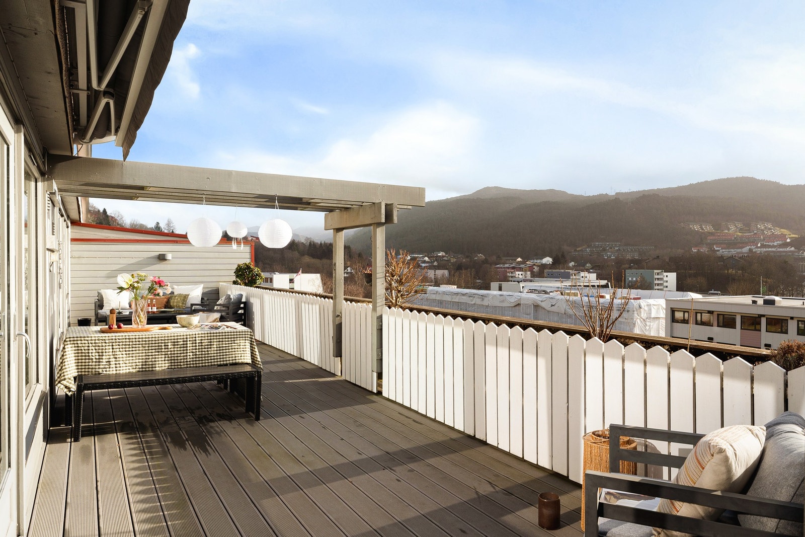 Fantastisk utsikt og optimal plass til utemøbler. Galleribilde