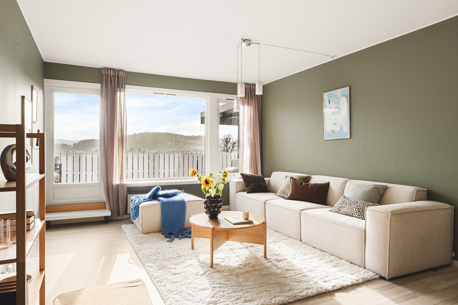 Liaflaten 24 presenteres av EIE eiendomsmegling ved Emilie Ødemark (Foto: Alexander Vie) Galleribilde