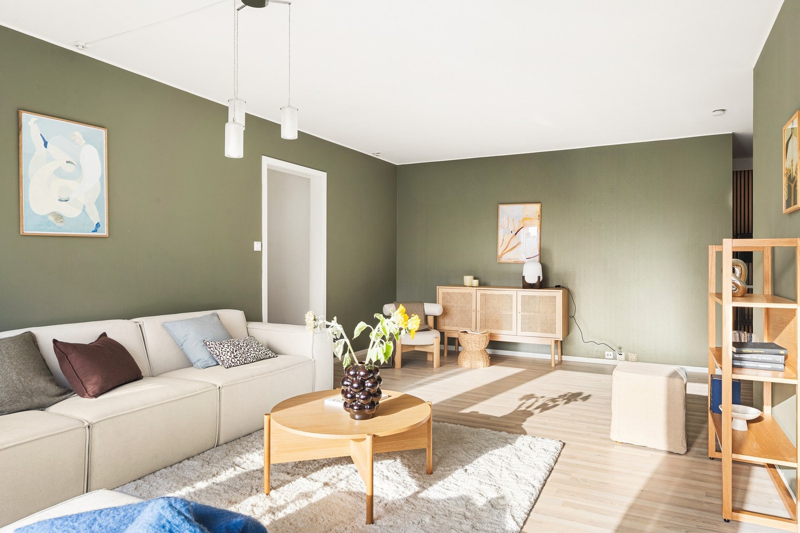 Her er det også god plass til mer oppbevaring eller ekstra møblering dersom man ønsker det. Galleribilde